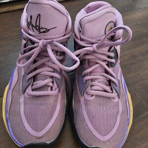 Boys Nike Kyrie Infinity Sneakers